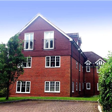 St Raphael House, City Centre Charming Apartments Basingstoke Exteriér fotografie