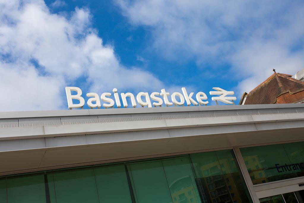 St Raphael House, City Centre Charming Apartments Basingstoke Exteriér fotografie